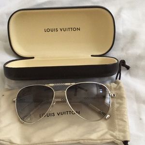 Louis Vuitton aviators 😎